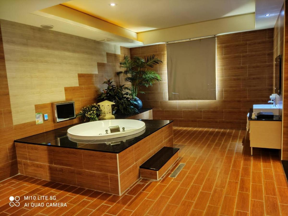 Blue Sky Motel Guishan Dış mekan fotoğraf